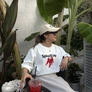 Kadın Oversize Spice It Up Baskılı Tişört – Bisiklet Yaka Günlük Streetwear Tişört