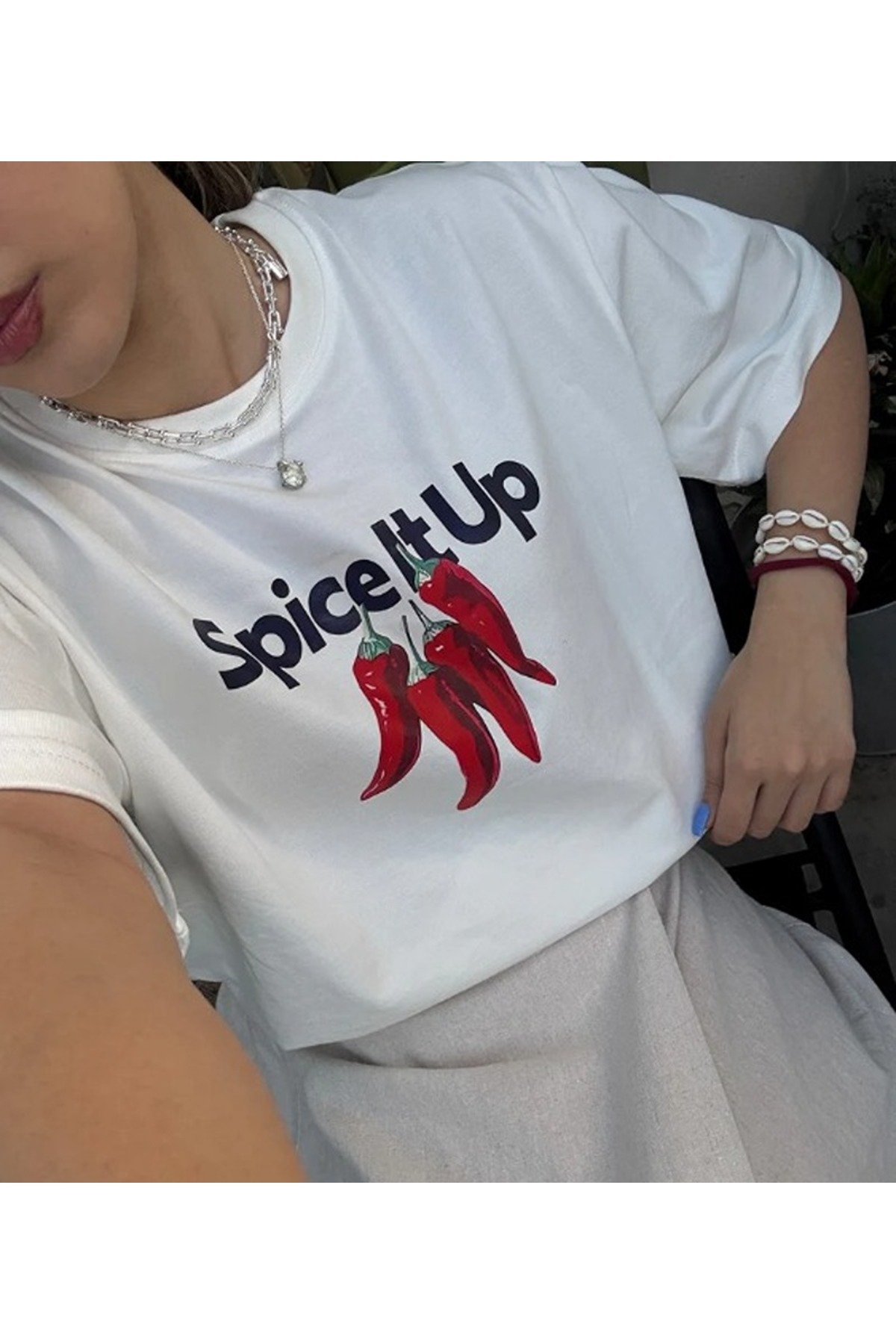 Kadın Oversize Spice It Up Baskılı Tişört – Bisiklet Yaka Günlük Streetwear Tişört - Image 2