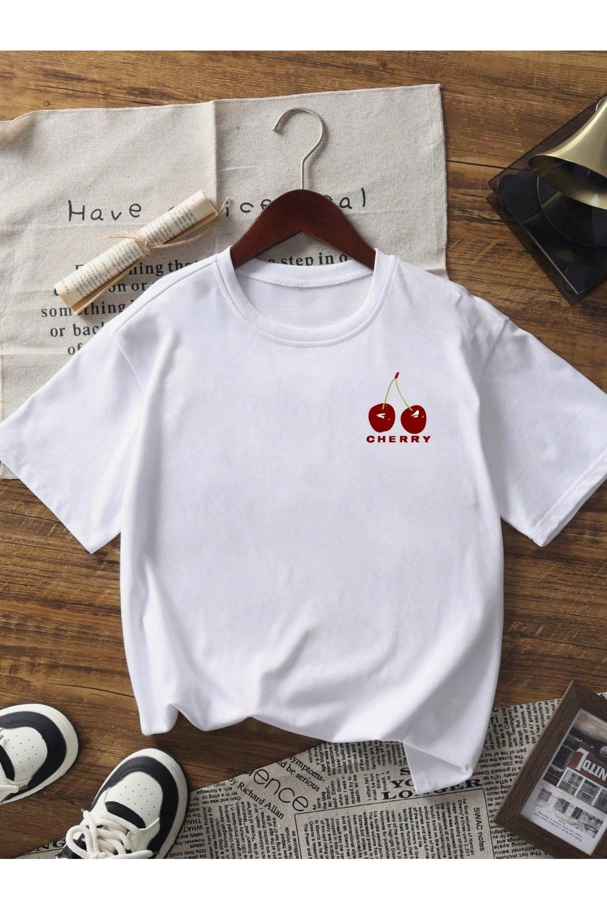 Kadın Oversize Cherry Perfection Kiraz Baskılı Tişört – Beyaz, Bisiklet Yaka, Kısa Kollu - Image 2