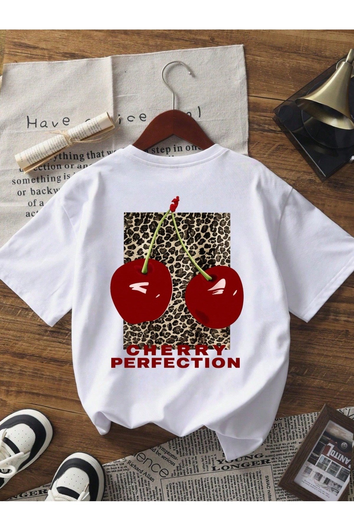 Kadın Oversize Cherry Perfection Kiraz Baskılı Tişört – Beyaz, Bisiklet Yaka, Kısa Kollu - Image 3