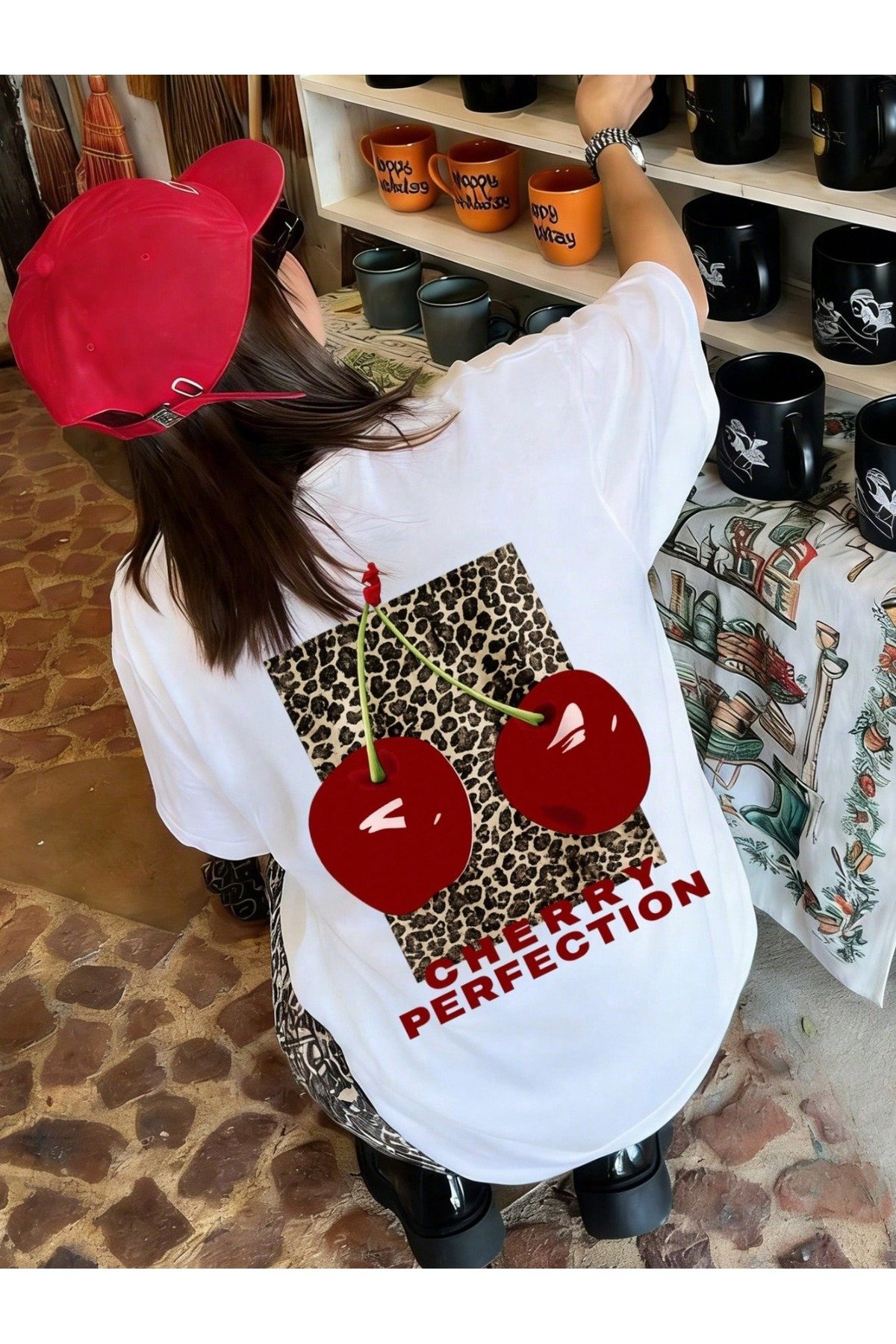 Kadın Oversize Cherry Perfection Kiraz Baskılı Tişört – Beyaz, Bisiklet Yaka, Kısa Kollu - Image 4